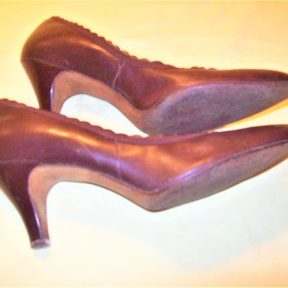 FASHIONABLE  *** RED CROSS *** Size 8 - Picture 2 of 2